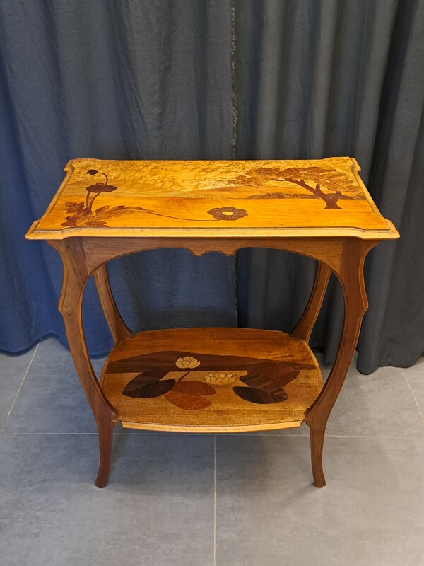 Art Nouveau coffee table in walnut and marquetry