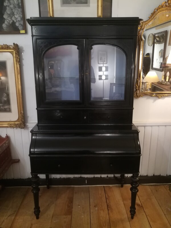 Black lacquer Napoléon III desk