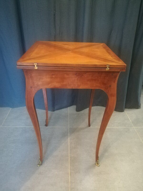 Cherry wood and felt Louis XV style tissue game table