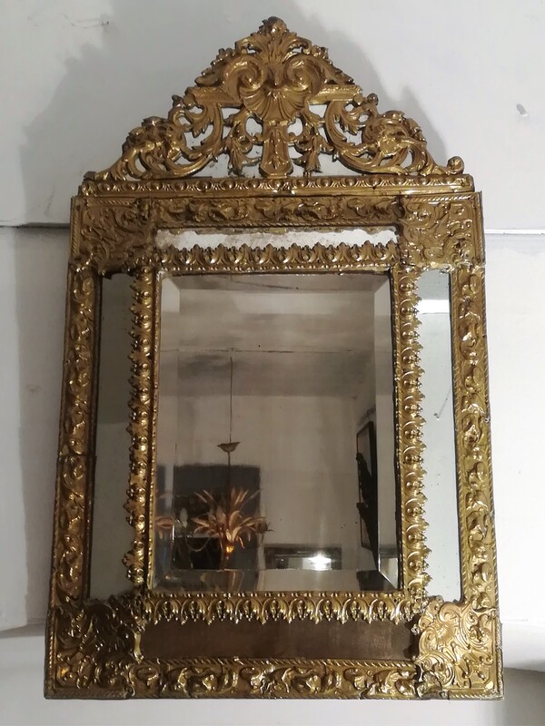 Embossed gilded copper Napoléon III glazing bead mirror