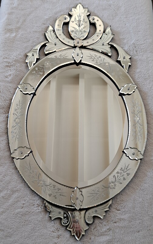 Engraved flowers venitian mirror
