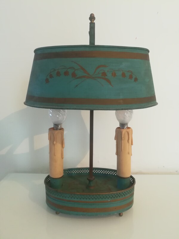 Metal painted bouillotte lamp