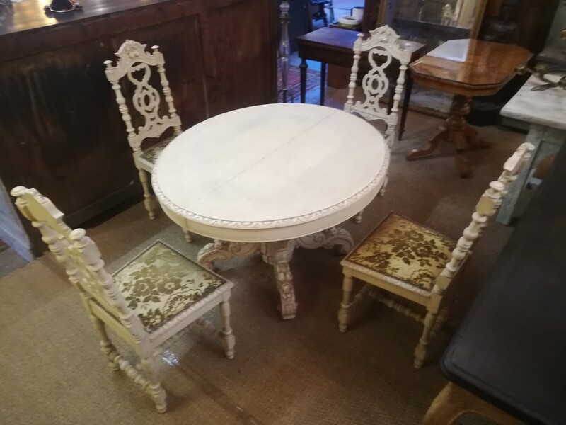 Oak painted carved ovale table and 4 chairs
