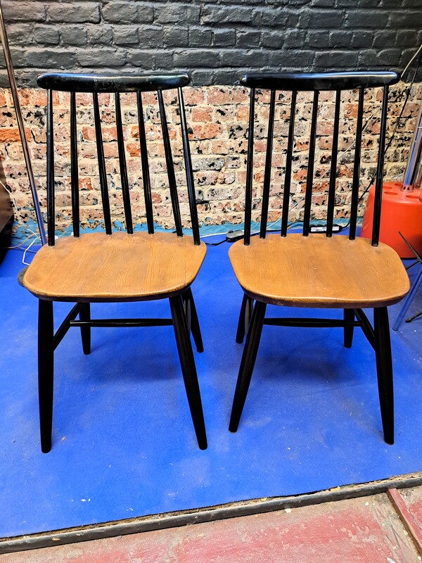 Pair of oak and black lacquer Fanett chairs